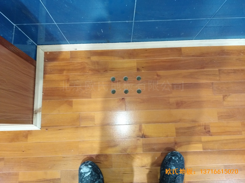 湖南婁底市建設銀行羽毛球館體育木地板安裝案例3
